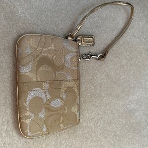 COACH  wristlet w/dust-bag.  BTN